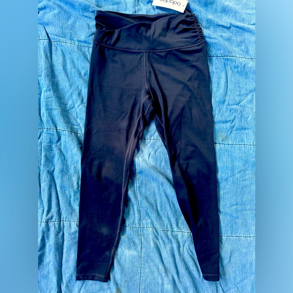 ODODOS CROSS FRONT LEGGINGS SZ M buttery soft opaque BLACK NEW WITH TAGS